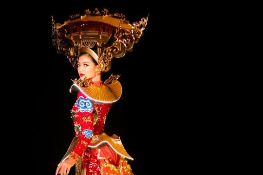 Ngắm bộ trang phục truyền thống lấy cảm hứng Hội An của Á hậu Kiều Loan mang đến Hoa hậu Hoà Bình