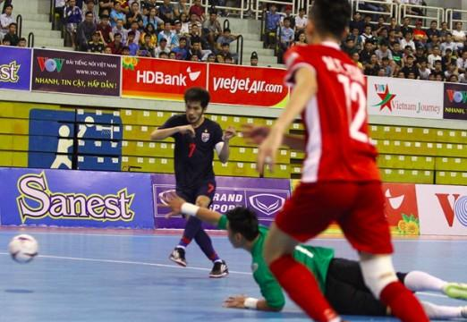 Để Thái Lan ghi 2 bàn trong 1 phút, tuyển Việt Nam ngậm ngùi dừng chân ở bán kết