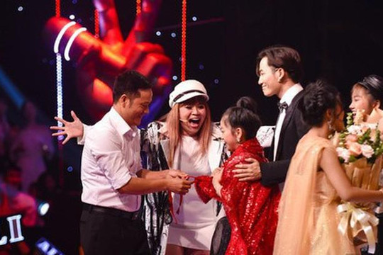 Dương Triệu Vũ phản ứng gay gắt với NS Lưu Thiên Hương về vụ đọc nhầm tên quán quân The Voice Kids 2019