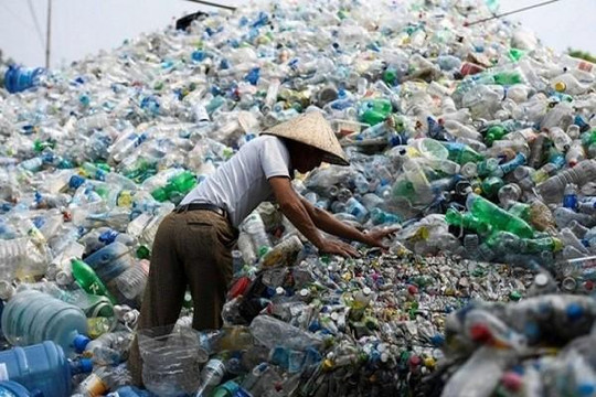 Mỗi ngày Hà Nội và TP.HCM thải ra 80 tấn nhựa và túi nilon