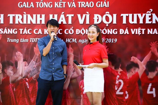 Nhạc sĩ Võ Thiện Thanh về nhất trong cuộc thi sáng tác ca khúc 'Hành trình hát vì đội tuyển'