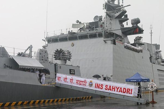 Tàu hải quân Ấn Độ chính thức cập cảng thăm Đà Nẵng