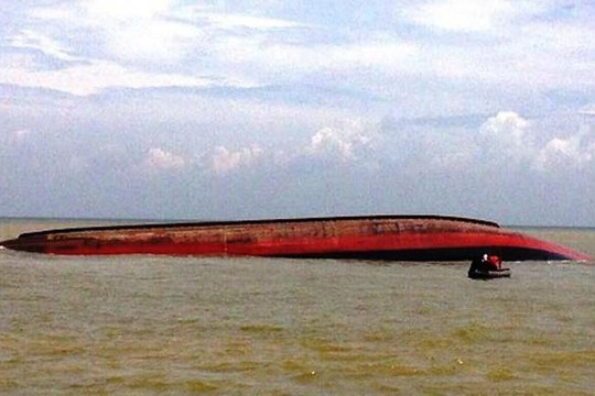 Chìm tàu, 12 người mất tích trên biển Hà Tĩnh