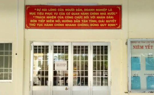 Cà Mau: Chủ tịch tỉnh yêu cầu xử lý vụ cán bộ để dân ngồi chờ