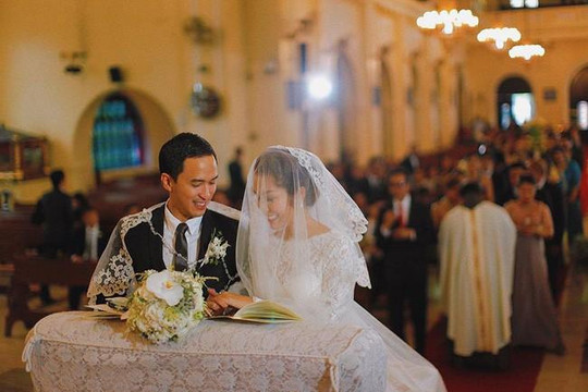 Tăng Thanh Hà công khai ảnh cưới kỷ niệm 7 năm kết hôn