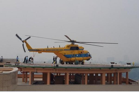 Lần đầu tiên trực thăng cấp cứu đáp trên nóc Bệnh viện Quân y 175