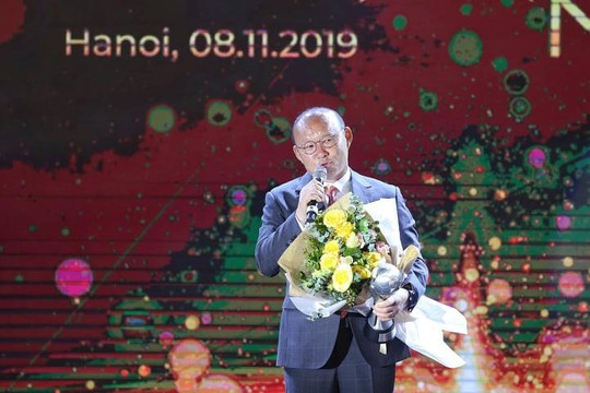 Thuyền trưởng tuyển Việt Nam phát biểu đầy cảm động khi được vinh danh ở AFF Awards 2019