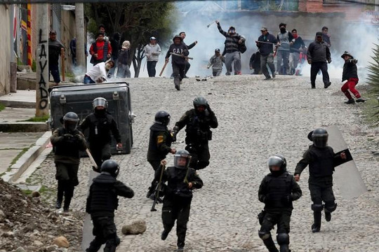 Ông Morales ở an toàn khu, phe ủng hộ tiến về thủ đô, Bolivia lo ngại nội chiến