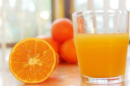 Cách uống nước cam để đánh tan mỡ bụng