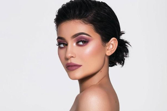 Kylie Jenner kiếm được 600 triệu USD nhờ bán 51% cổ phần công ty mỹ phẩm