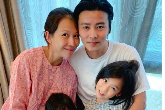 Thái Thiếu Phân hạnh phúc khi sinh con thứ 3 ở tuổi U.50