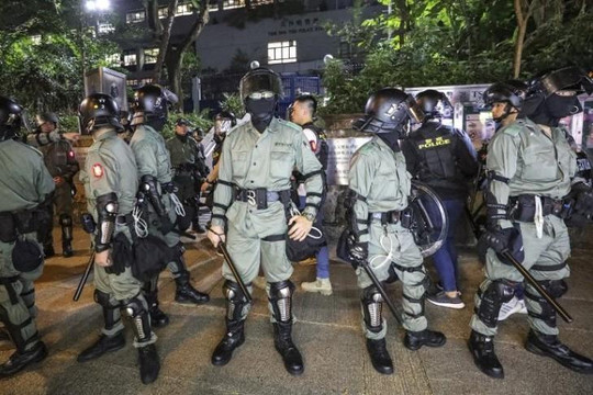 Hồng Kông triển khai cảnh sát chống bạo động cho bầu cử địa phương