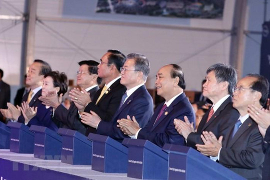 Thủ tướng Nguyễn Xuân Phúc dự lễ động thổ thành phố thông minh Busan Eco-Delta