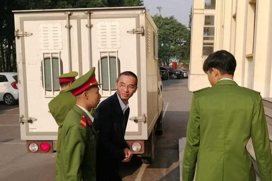Ông Trương Minh Tuấn vắng mặt, hoãn phiên xét xử nguyên Chánh thanh tra Bộ TT-TT