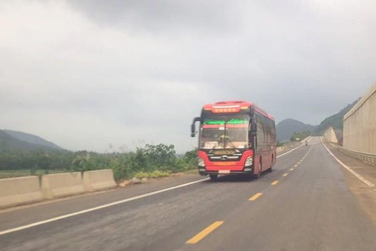 Bố trí lực lượng chặn ô tô chạy ‘chui’ vào cao tốc La Sơn - Túy Loan