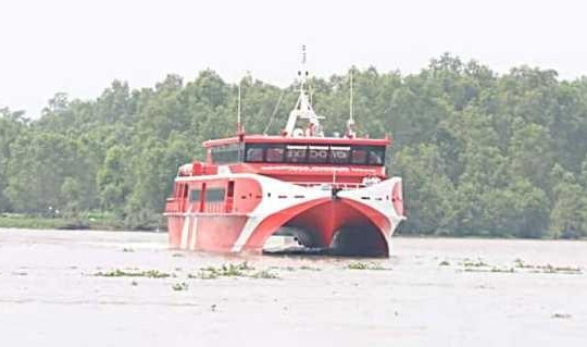 Kiên Giang: Tàu cao tốc tạm dừng hành trình, cứu 4 người trôi dạt trên biển