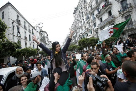 Hai cựu Thủ tướng  Algeria bị đề nghị 20 năm tù do tham nhũng