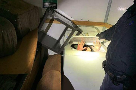 Phát hiện 11 người Trung Quốc trốn trong xe tải nhập cư trái phép vào Mỹ