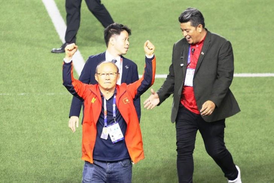 Trước trận chung kết, HLV Park Hang Seo dặn cầu thủ: 'Đừng chịu áp lực 60 năm' 