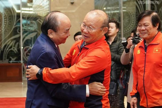 Chùm ảnh: Thủ tướng Nguyễn Xuân Phúc gặp đội tuyển bóng đá Việt Nam