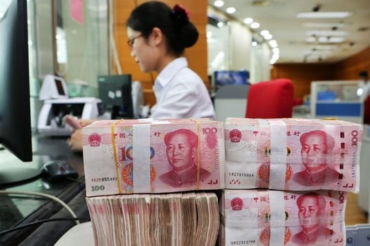 Trung Quốc lo kiểm soát kinh tế đang lao dốc, chống đỡ rủi ro tài chính