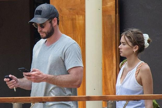 Liam Hemsworth có người yêu mới 