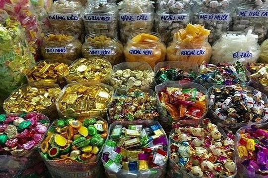 Bắt 30 tấn bánh kẹo rởm đang trên đường tuồn vào Hà Nội 