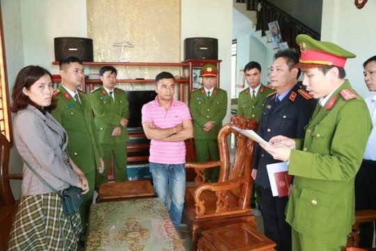 4 người bị khởi tố vì bán hóa đơn
