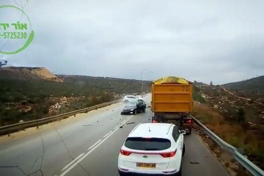 Không làm chủ tay lái, tài xế ô tô gây tai nạn kinh hoàng trên xa lộ