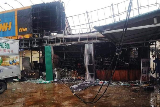 Hà Tĩnh: Cháy cửa hàng tạp hóa gây thiệt hại khoảng 3 tỉ đồng