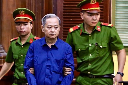 Ông Nguyễn Hữu Tín và các bị cáo đã đến tòa
