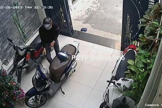 Clip kẻ gian lẻn vào tiệm spa để trộm xe máy