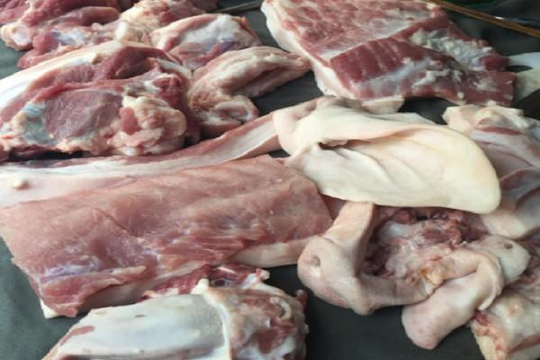 Thịt lợn bẩn tuồn về Hà Nội nhân cơn 'sốt giá'