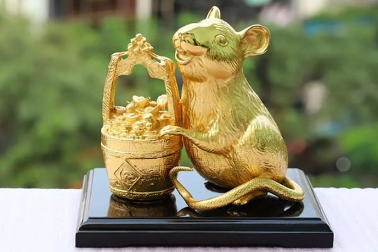 Muôn kiểu chuột dát vàng hút khách dịp Tết Nguyên đán 2020