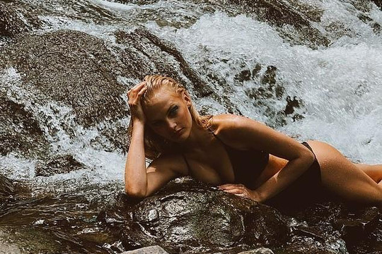 Người mẫu Nga nguy kịch sau khi ngã từ tầng 3 ở nhà bạn trai trong tình trạng khỏa thân 