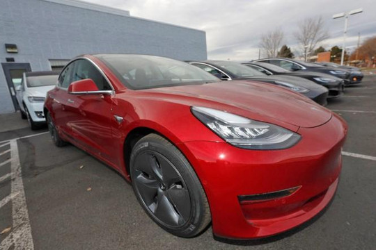 Elon Musk tuyên bố xe điện Tesla sẽ biết nói