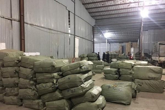 Vụ hơn 100 tấn rác dược liệu Trung Quốc vào Việt Nam: Bắt giam cán bộ hải quan