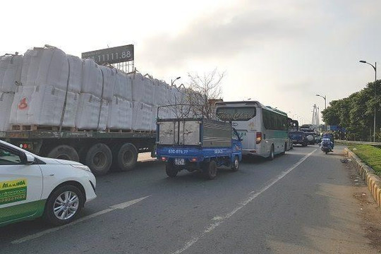 Cấm xe tải 3 trục trở lên qua cầu Rạch Miễu vào giờ cao điểm