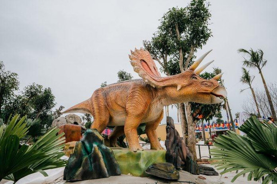 Ninh Bình khai trương công viên với 200 loài khủng long