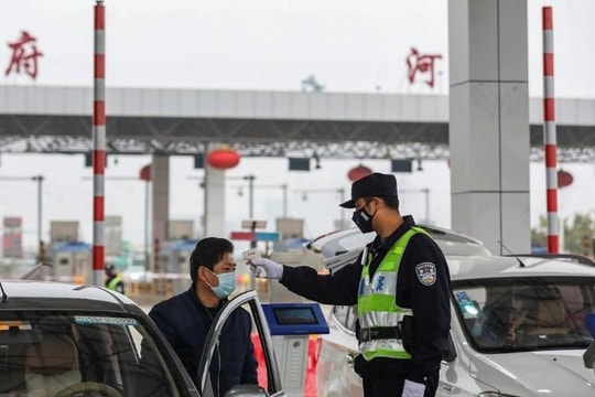 Trung Quốc phong tỏa thêm nhiều thành phố nhằm ngăn chặn 'virus Vũ Hán'