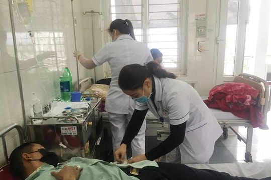 Trung Quốc bàn giao 4 công dân Việt Nam có dấu hiệu sốt về nước điều trị