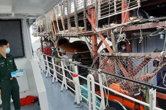 Cứu 40 thuyền viên tàu cá Quảng Nam gặp nạn trên vùng biển Hoàng Sa