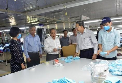 290.000 khẩu trang vải kháng khuẩn đến với học sinh Huế