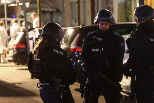 Xả súng tại Đức khiến 8 người thiệt mạng, cảnh sát đang truy lùng hung thủ
