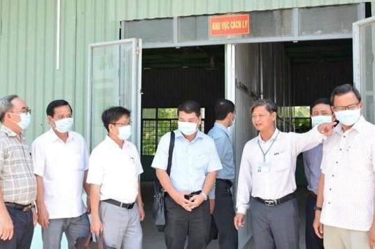 Kiên Giang: Đình chỉ Trưởng Trạm y tế vì lơ là, chủ quan trong chống dịch bệnh