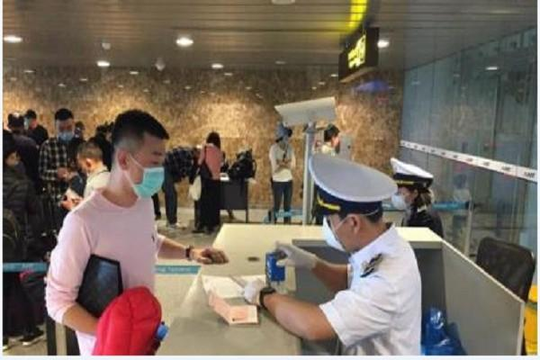 Bắt buộc khai báo y tế với mọi hành khách nhập cảnh vào Việt Nam từ 7.3