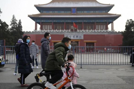 Lo dịch COVID-19 'nhập ngược', Bắc Kinh khuyến cáo người nước ngoài hạn chế đi lại
