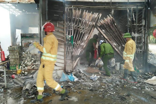 Quảng Bình: Cháy cửa hàng tạp hóa gây thiệt hại khoảng 1 tỉ đồng