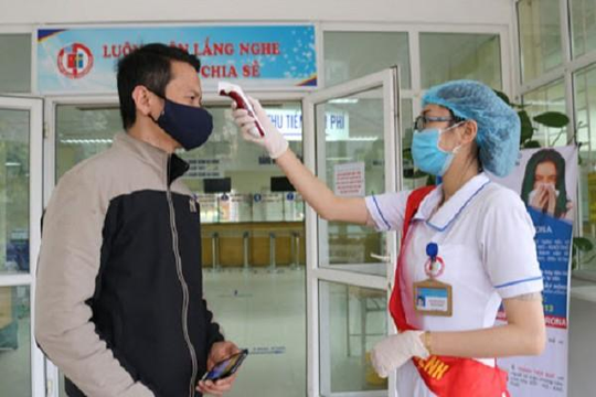 TP.HCM: Khi hết dịch, những người đến bệnh viện cũng phải đo thân nhiệt, khai báo y tế