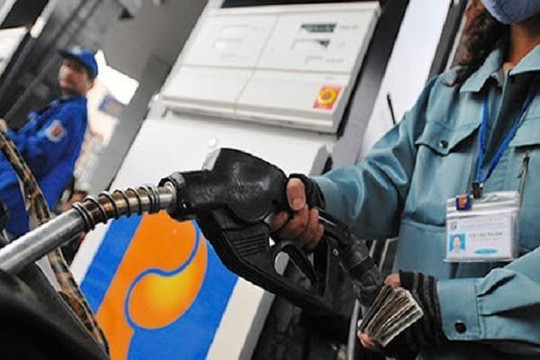 Giá dầu xuống dưới mức 0 USD/thùng, giá xăng dầu trong nước có giảm theo?